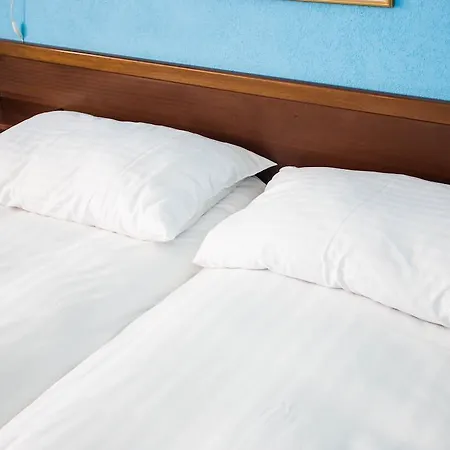 Des Pierrettes Motel