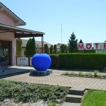 Des Pierrettes Motel